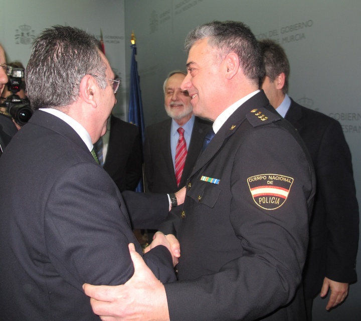 El consejero de Presidencia asiste a la toma de posesión del Jefe Superior de la Policía (1)