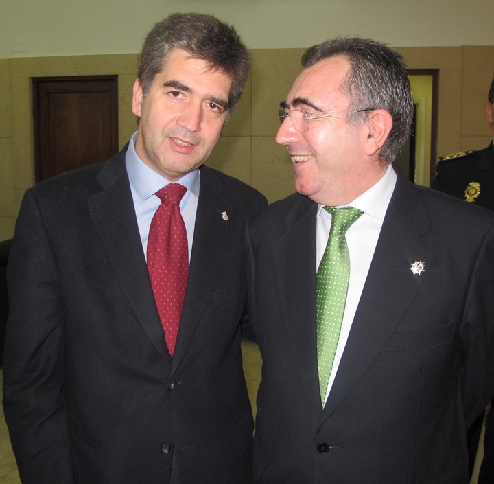 El consejero de Presidencia asiste a la toma de posesión del Jefe Superior de la Policía (2)
