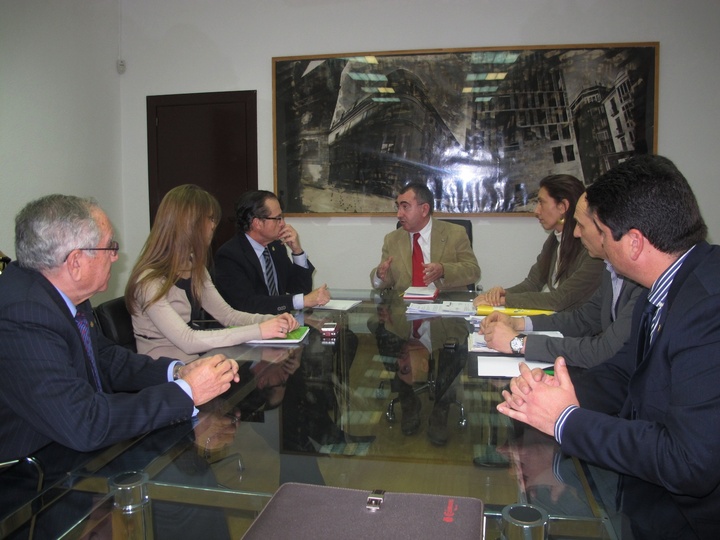 El consejero de Presidencia recibe al alcalde de Santomera