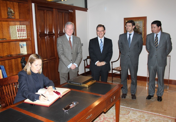 Reunión entre Valcárcel y Ana Pastor (2)