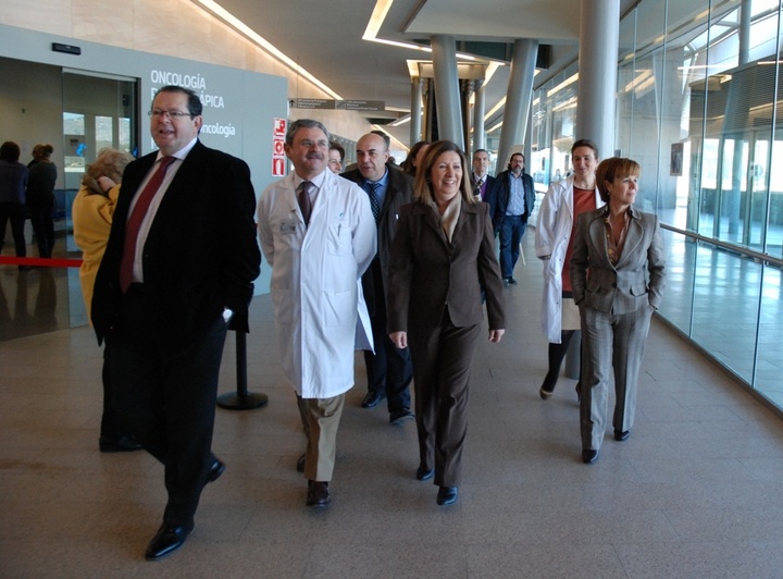 Palacios en su visita al Hospital General Universitario Santa Lucía de Cartagena con motivo del primer aniversario de su inauguración oficial
