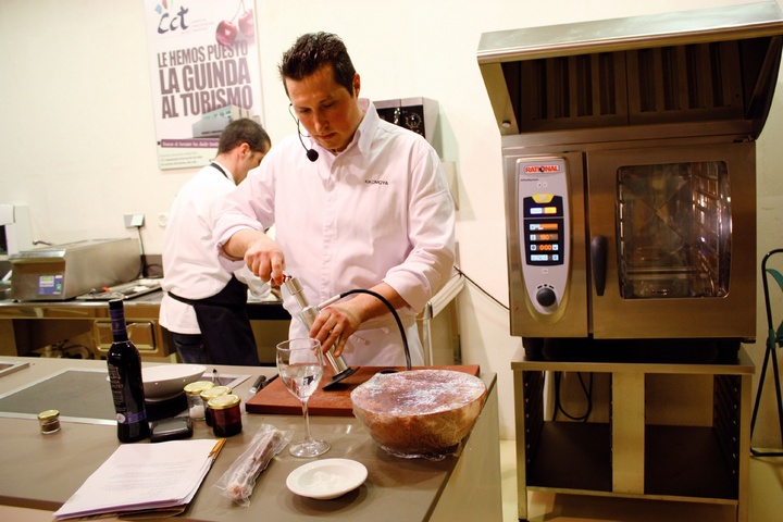 El CCT acoge una demostración gastronómica de Kiko Moya (2)