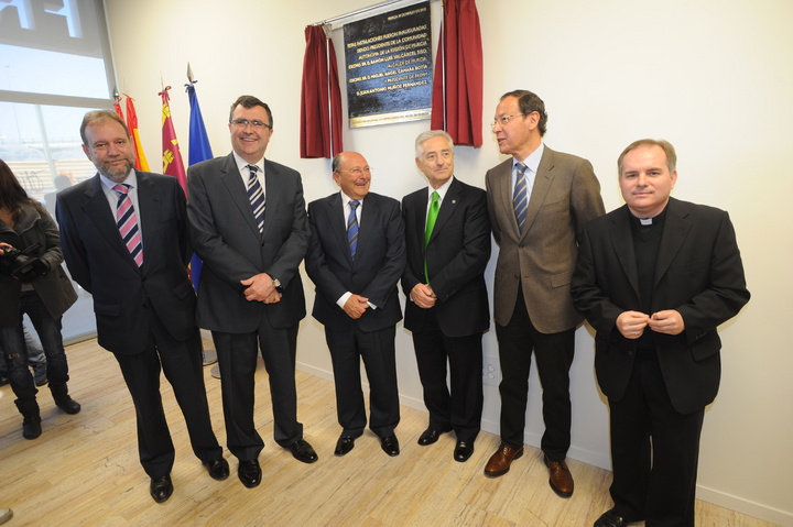 El consejero de Universidades, Empresa e Investigación, José Ballesta, y el consejero de Educación, Formación y Empleo, Constantino Sotoca, inauguraron el nuevo Centro de Negocios de Fremm (primero y segundo por la izquierda). Junto a ellos, el secretario general de la Federación, Arsenio Sánchez Navarro, el presidente del Fremm, Juan Antonio Muñoz, y el alcalde de Murcia, Miguel Ángel Cámara