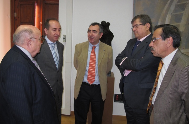 La Consejería de Presidencia analiza la unificación de las  corporaciones colegiales territoriales de economistas y de titulares mercantiles
