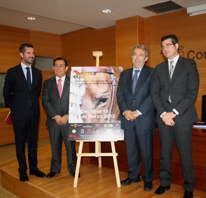 De izquierda a derecha, el director gerente de IFEPA, Antonio Miras, el presidente del Comité Organizador de Equimur 2012, Juan José Montes, el consejero de Agricultura y Agua, Antonio Cerdá, y el alcalde de Torre Pacheco y presidente de IFEPA, Daniel García.