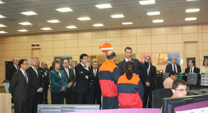 El presidente de la Comunidad asiste a la inauguración de la ampliación de la refinería de Repsol en Cartagena, presidida por SAR el Príncipe de Asturias