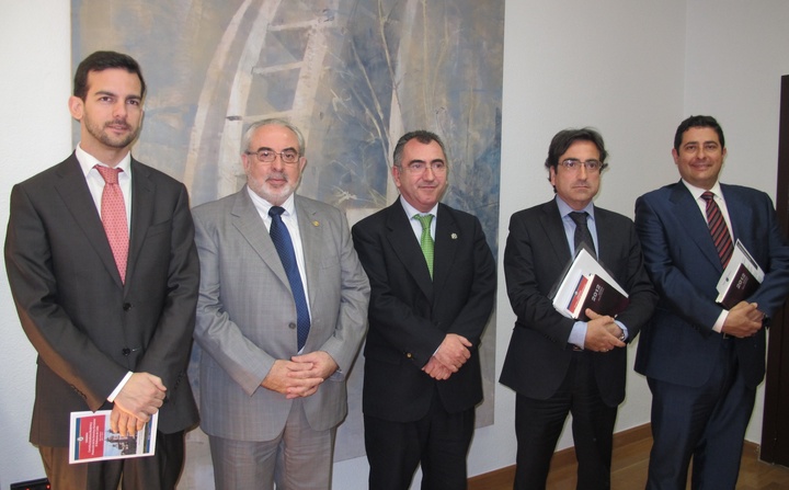 Firma del convenio con la UCAM para el 'Máster Universitario en Ciencias de la Seguridad y Criminología'