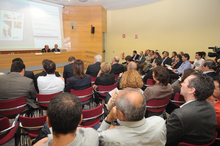 Presentación de la Guía de Servicios que ofrece el Info