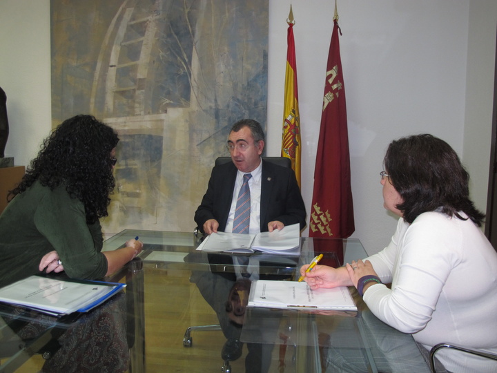 Reunión con el Colegio Oficial de Diplomados en Trabajo Social y Asistentes Sociales de la Región de Murcia