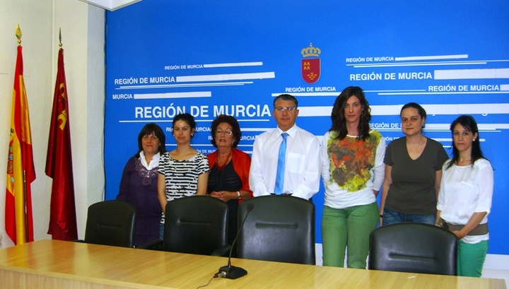 Castaño mantiene una reunión de trabajo con Cáritas Región de Murcia