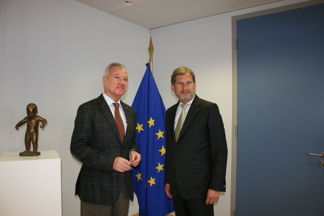 Valcárcel se ha reunido hoy en Bruselas con el comisario de Política Regional, Johannes Hahn, para tratar sobre la futura política regional 2014-2020