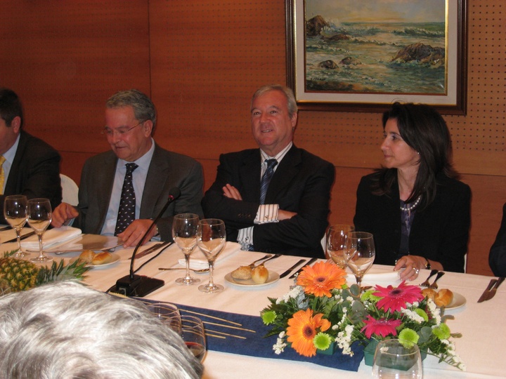 Valcárcel, con el presidente del Círculo de Economía, Eusebio Ramos, y la consejera de Economía y Hacienda, Inmaculada García.