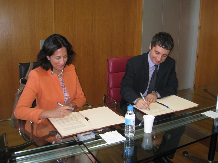 Firma del convenio con Turespaña