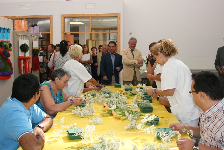 El presidente de la Comunidad inaugura el Centro Polivalente de la asociación Apandis (II)