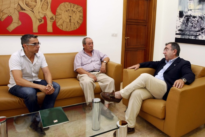 Reunión del consejero de Presidencia con la asociación No más ruido