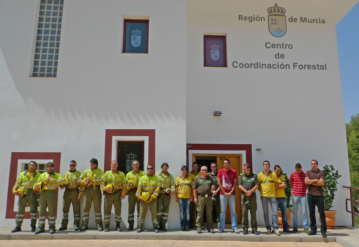 Minuto de silencio en los Centros de Defensa Forestal de la Región por los dos fallecidos en el incendio de Torremanzanas (Alicante)