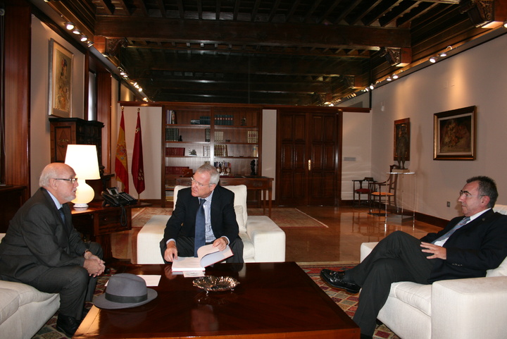 El presidente Valcárcel recibe al fiscal jefe de Murcia, Manuel López Bernal (2)