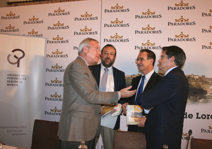 Valcárcel presenta el Anuario del Colegio Oficial de Periodistas (2)