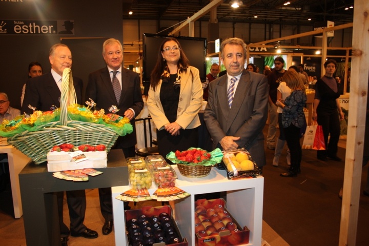 Valcárcel visita Fruit Attraction