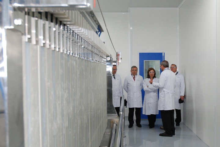 La Consejería de Sanidad y Política Social y 'Ferrer Healthtech' firman un convenio para desarrollar el Proyecto Opticar