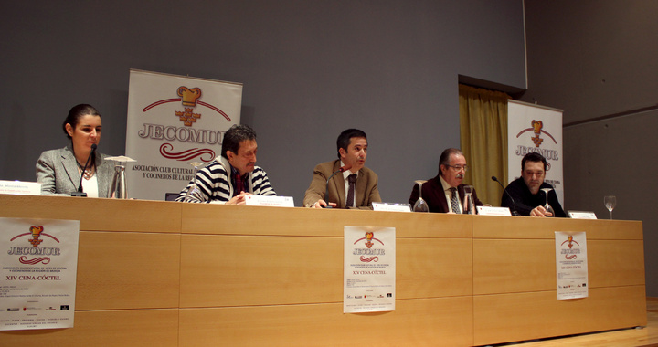 El director general de Turismo, Enrique Ujaldón, durante la presentación del X Concurso de Cocineros Jecomur