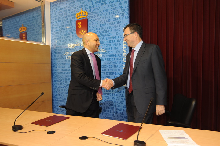 Firma del convenio para el uso de oficinas comerciales del ICEX