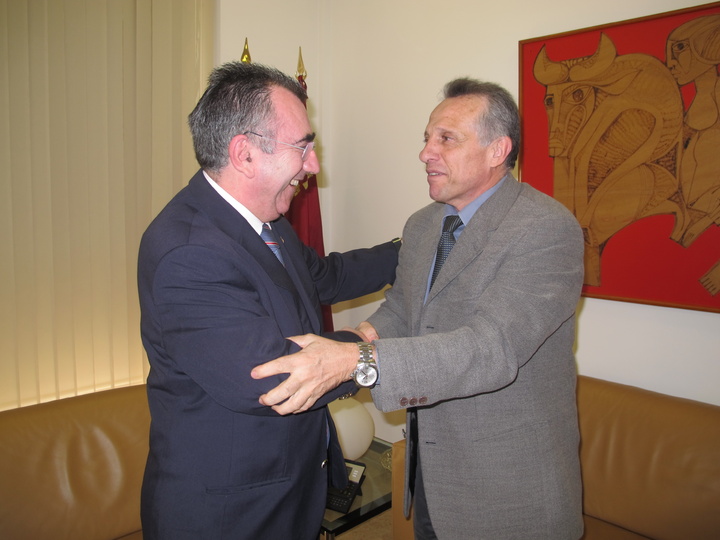 El consejero Manuel Campos recibe al presidente de Cruz Roja en la Región de Murcia