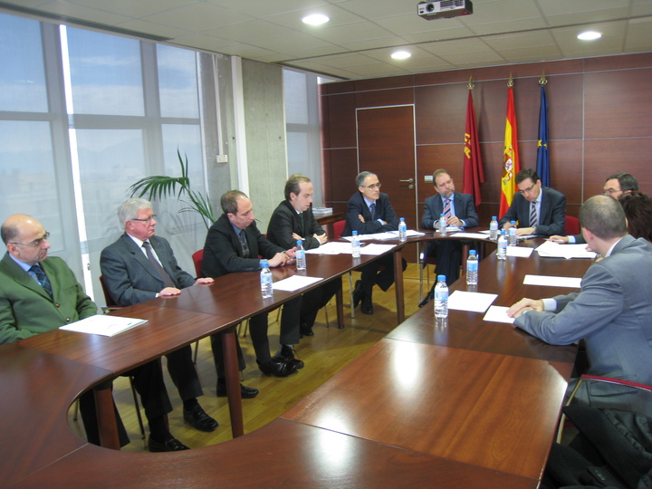 La Comisión Territorial de la Inspección de Trabajo y Seguridad Social se reunió hoy en la sede de la Consejería de Educación, Formación y Empleo, para aprobar el plan de actuación Inspectora en el ámbito de la Comunidad Autónoma de la Región de Murcia, para el próximo año.