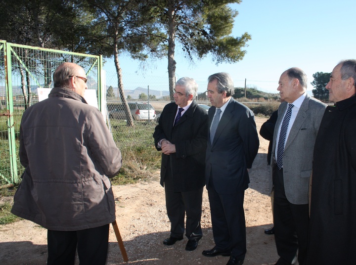 El alcalde de Jumilla, Enrique Jiménez, el consejero de Agricultura y Agua, Antonio Cerdá, el director general del Agua, Joaquín Griñán, y el gerente de ESAMUR, Manuel Albacete