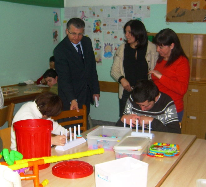 Castaño visita el Centro Ocupacional de Canteras, en Cartagena