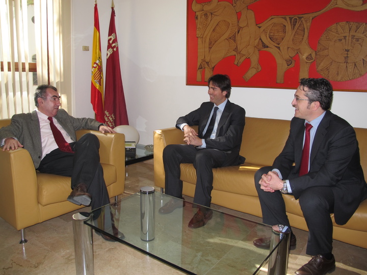 Reunión del consejero de Presidencia con el director general de Cespa