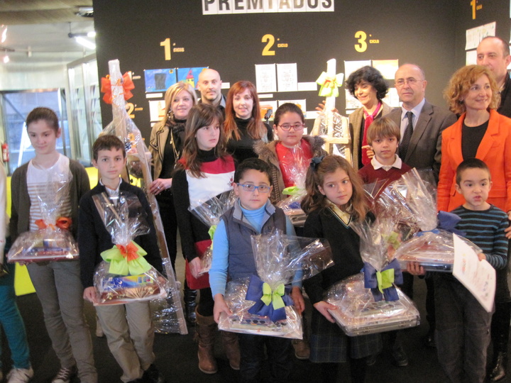 Entrega de premios del consurso de dibujo escolar 'Dibuja tu barrio' ¿Cómo lo mejorarías?