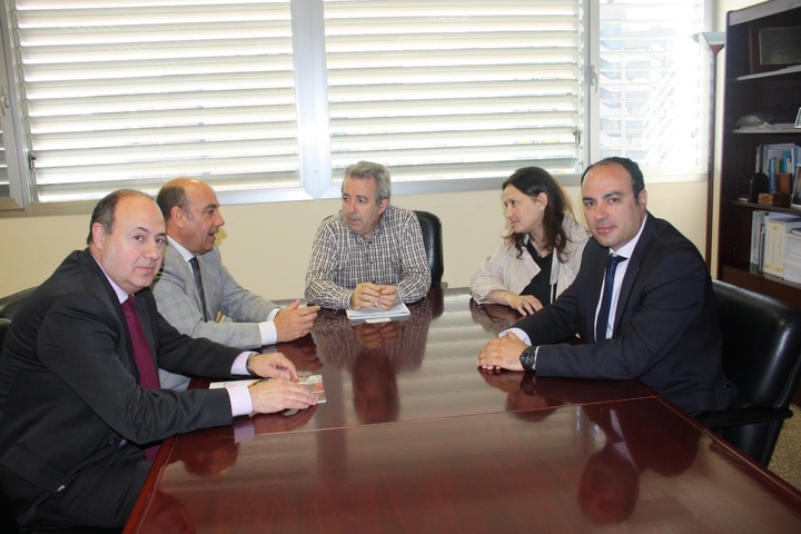 Reunión entre el consejero Cerdá y representantes de Hostetur