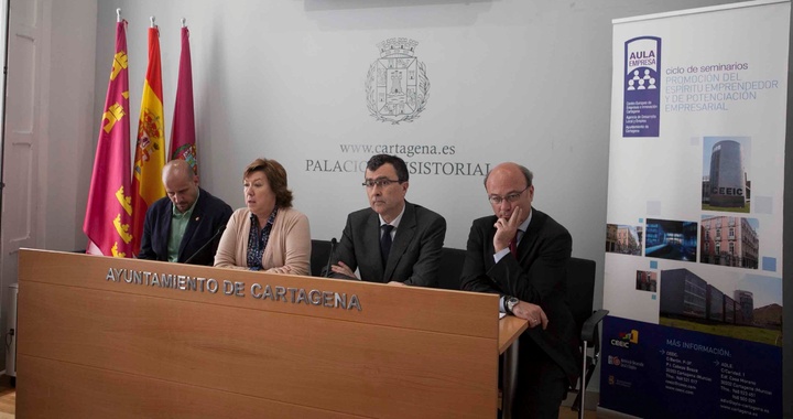 Presentación del ciclo de formación para emprendedores y empresarios 'Aula Empresa'