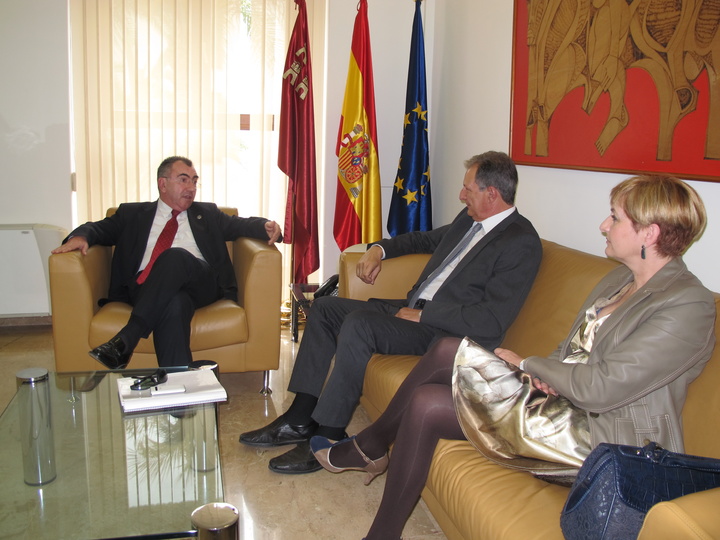 El consejero de Presidencia se reúne con el presidente del Colegio de Graduados Sociales de Murcia
