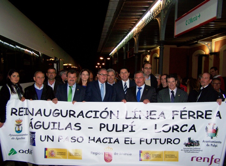 El consejero Sevilla asistió anoche a su reinauguración en la que destacó la actuación llevada por Adif en los últimos cuatro meses