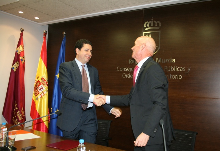 Firma del protocolo para facilitar al acceso a la zona logística de la Las Torres de Cotillas