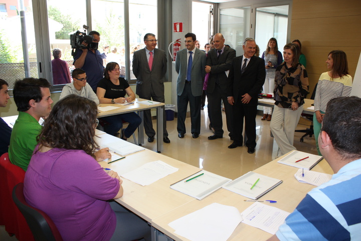 Palacios visita a los usuarios y profesionales del Centro para la Promoción de la Autonomía Personal de Fundown