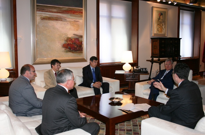 Valcárcel recibe al director general de Industria y de la Pequeña y Mediana Empresa del Ministerio de Industria, Energía y Turismo, Manuel Valle, y a los alcaldes de Lorca, Águilas y Puerto Lumbreras (2)