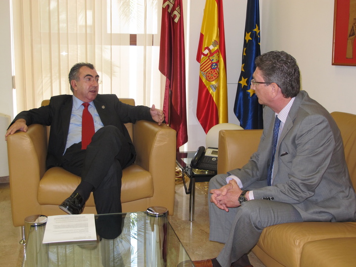 Manuel Campos se reúne con el director de la zona de Levante de la empresa Urbaser