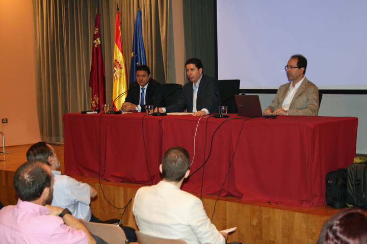 Inauguración de la jornada técnica de presentación del programa prontuario informático del hormigón