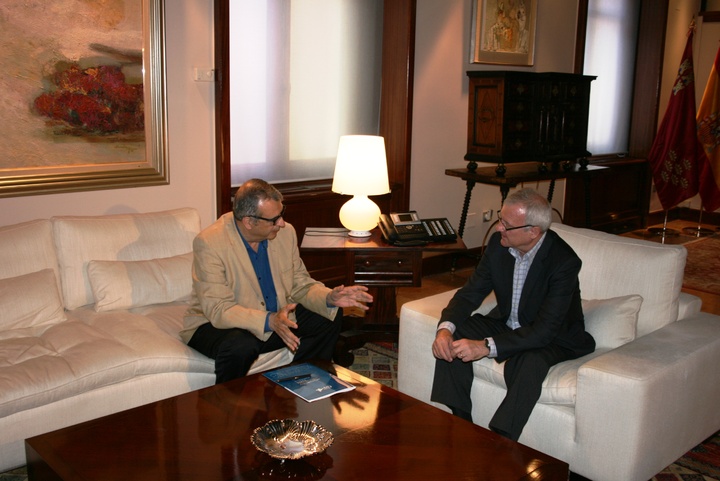 Valcárcel recibe al presidente de Feaps Murcia
