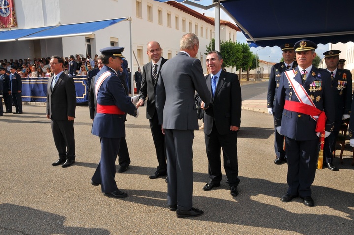 Entrega de Reales Despachos de nuevos oficiales en la Academia General del Aire de San Javier