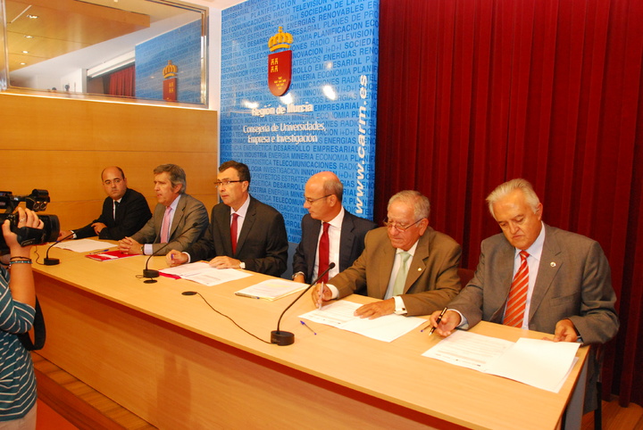 Firma convenio Viveros de Empresas