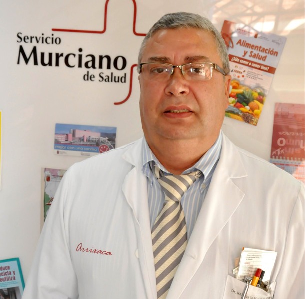 El doctor Ramón García, jefe de Servicio de Oncología Radioterápica del Hospital Clínico Universitario Virgen de La Arrixaca