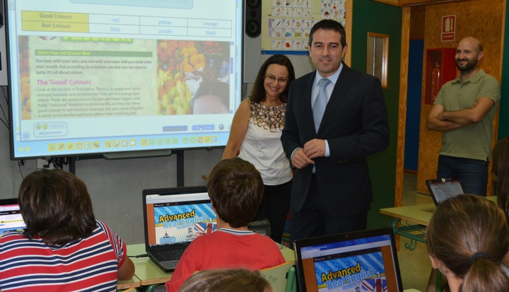 Joaquín Buendía durante su visita al IES El Carmen