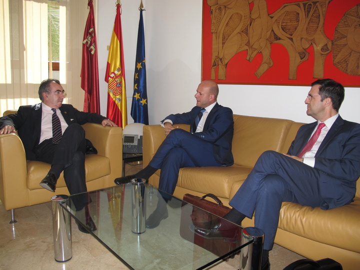 El consejero Manuel Campos se reúne con el director general de Ferrovial Servicios España