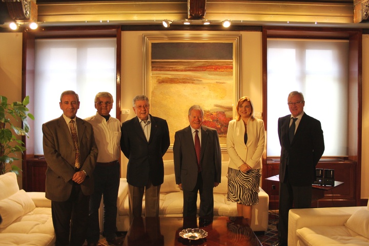 Valcárcel recibe a la directiva de la Asociación de Laringectomizados de Murcia. I