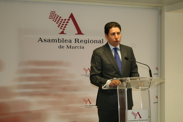 Sevilla presenta en la Asamblea el proyecto de presupuestos de su departamento