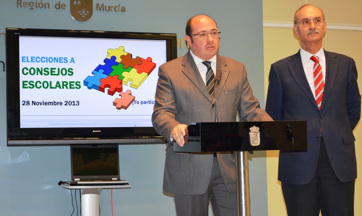 El consejero Pedro Antonio Sánchez presenta en Rueda de Prensa las novedades en las elecciones a los Consejos Escolares este curso